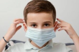 Crianças são mais internadas com covid-19 do que idosos