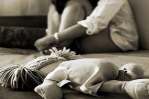 A menina sofreu abuso do jovem