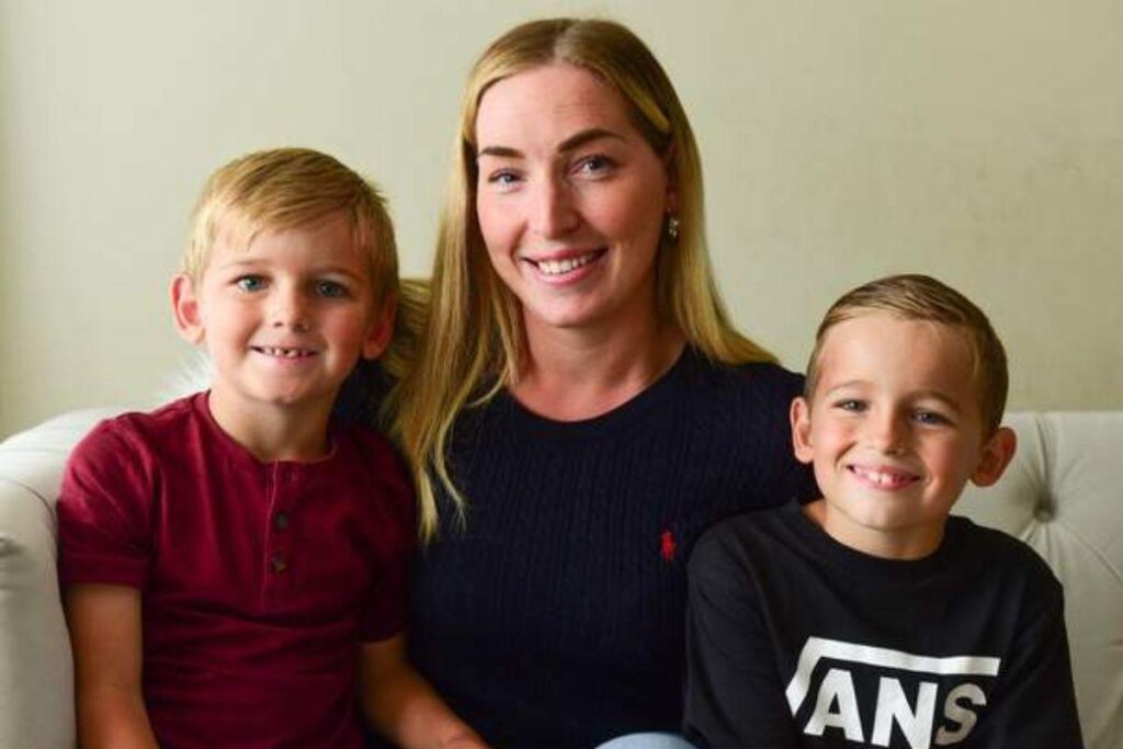 Filho salva mãe ao ligar para emergência e salva vida dela