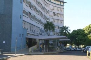 A criança estava sozinha no apartamento no momento do acidente