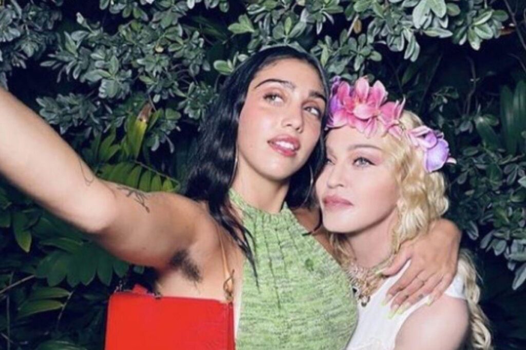 Lourdes Maria é a primeira filha de Madonna, fruto do relacionamento com o ator e bailarino cubano Carlos Leon