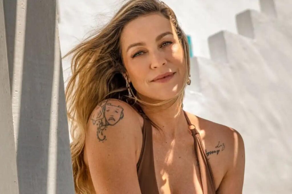 Mãe de Luana Piovani posta foto de filha com o namorado