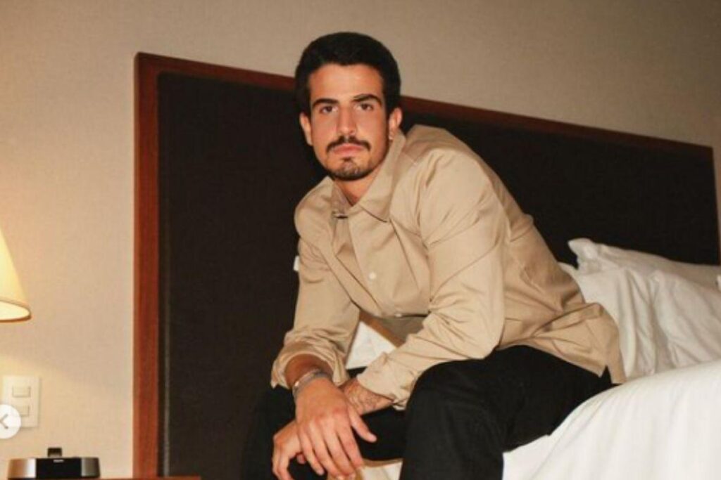 Enzo Celulari e Claudia Raia abraçados