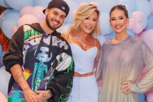 Poliana postou foto cuidando da neta Maria Alice