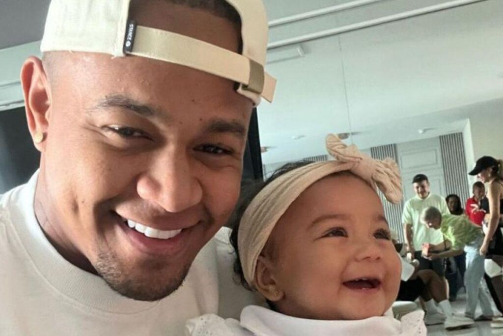 Lore Improta, Léo Santana e Liz quando ainda era recém-nascida