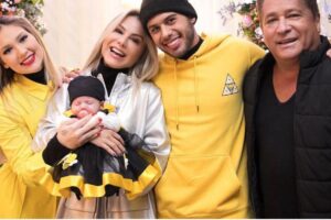 Virginia posta foto da mala de maternidade