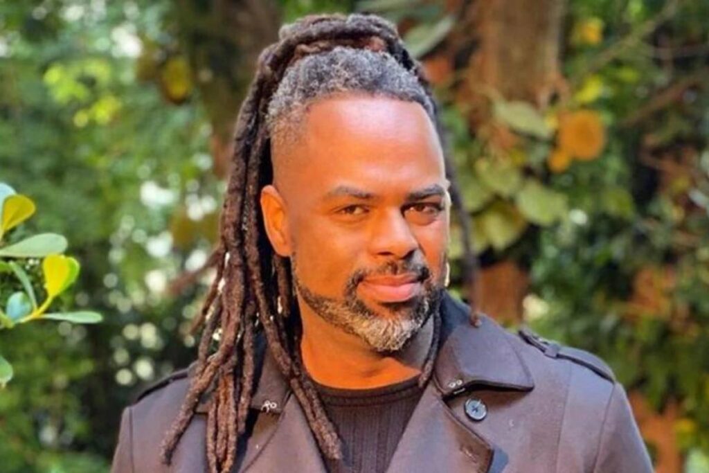 Manoel Soares chora com declaração do filho autista