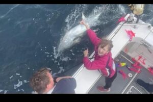 Menina de 9 anos captura peixe raro