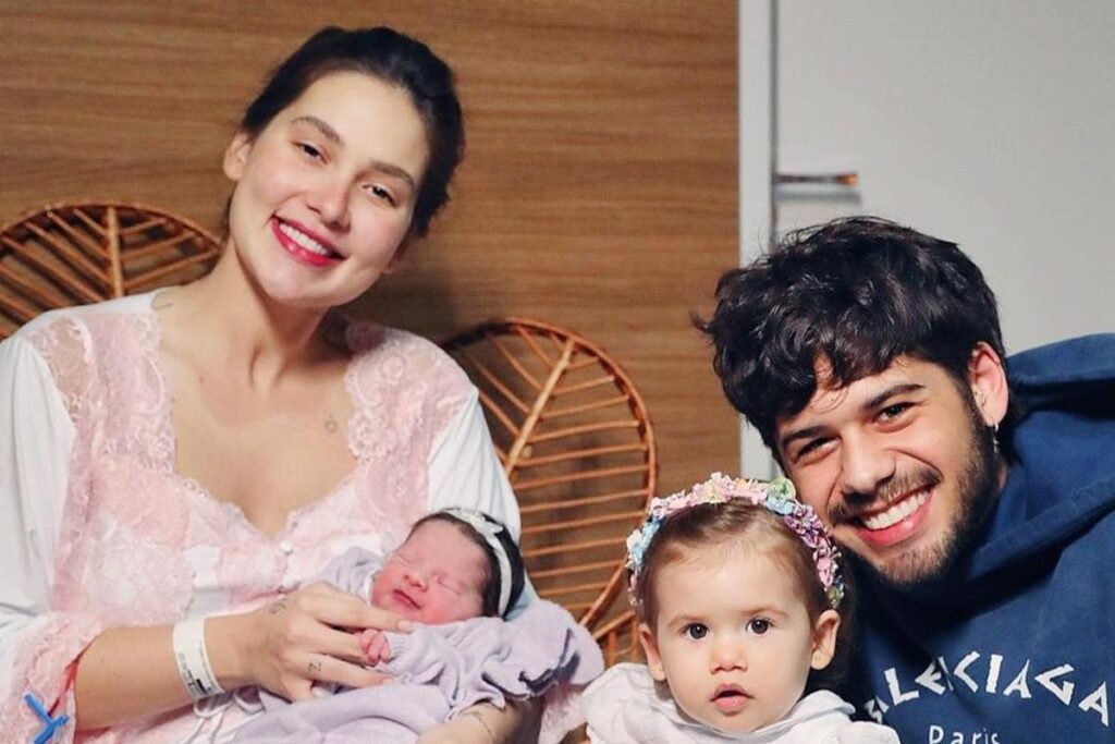 Virginia mostra comparação da barriga