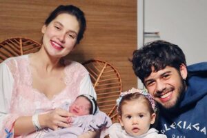 Virginia mostra comparação da barriga