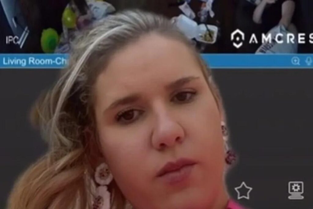 Mãe se revolta ao ver babá dormindo em serviço e a demite