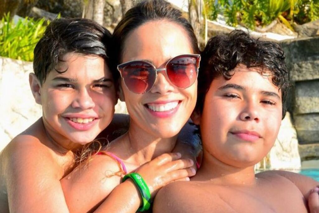 Wanessa Camargo curte dia de piscina ao lado dos filhos