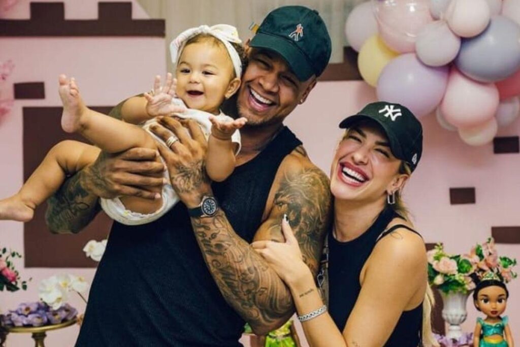 Lore Improta combinou com os convidados que doaria os brinquedos que a filha iria ganhar no aniversário