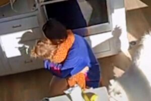 Menina emociona com reação ao descobrir que mãe foi adotada