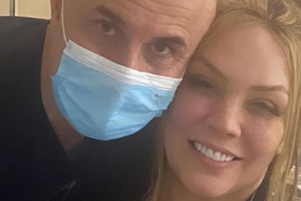 Simony entra na reta final de seu tratamento contra câncer no intestino