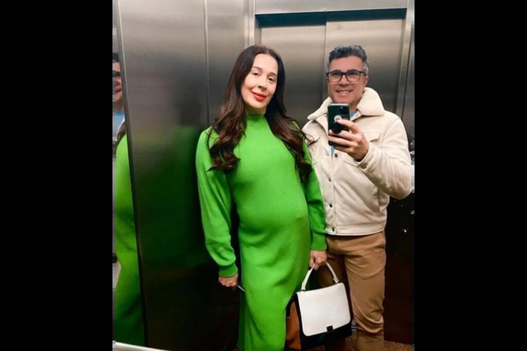 Claudia Raia compartilha foto grávida com look inspirado na novela Pantanal