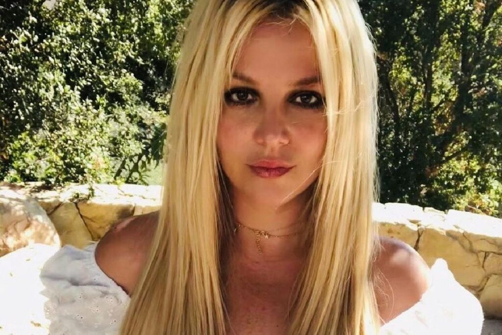 A mãe de Britney Spears pediu para a filha a responder para poderem conversar