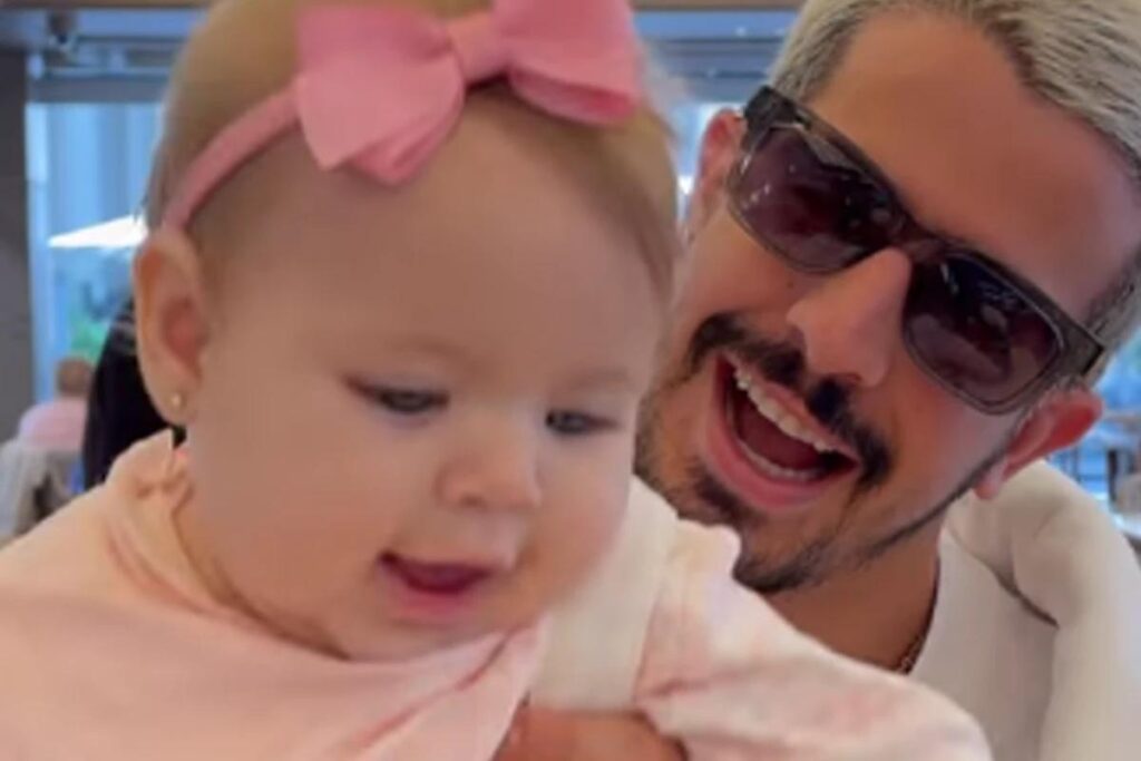 Enzo Celulari e Claudia Raia abraçados