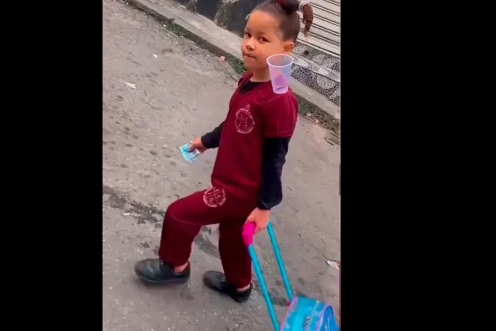 Menina participa em competição com cabelo inspirado em refrigerante