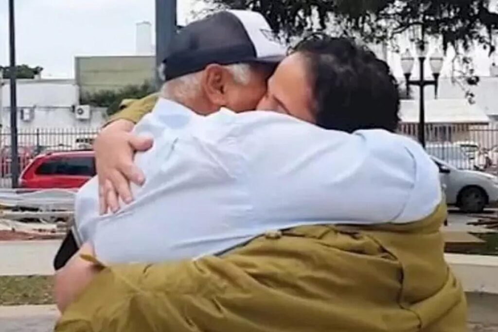 Pai e filha se reencontraram após 30 anos