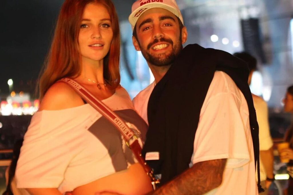 Cintia Dicker mostra barriga de grávida