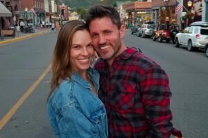 Hilary Swank anunciou que está grávida e espera os bebês aos 48 anos de idade