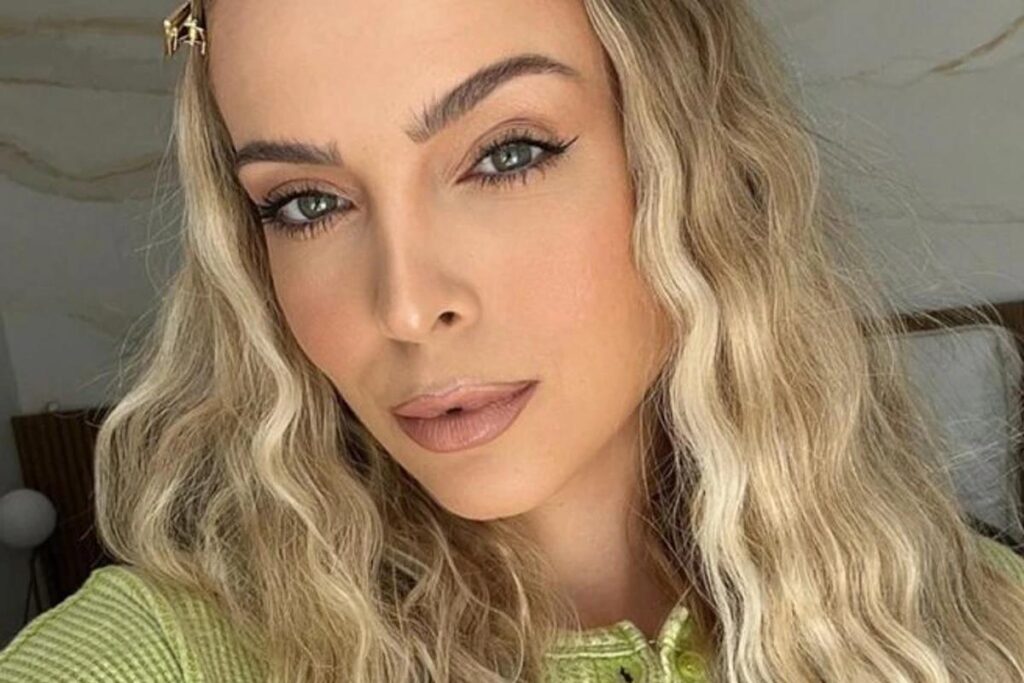 Tata Estaniecki anuncia segunda gravidez com Júlio Cocielo