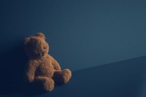 O bebê foi deixado no bar com um desconhecido