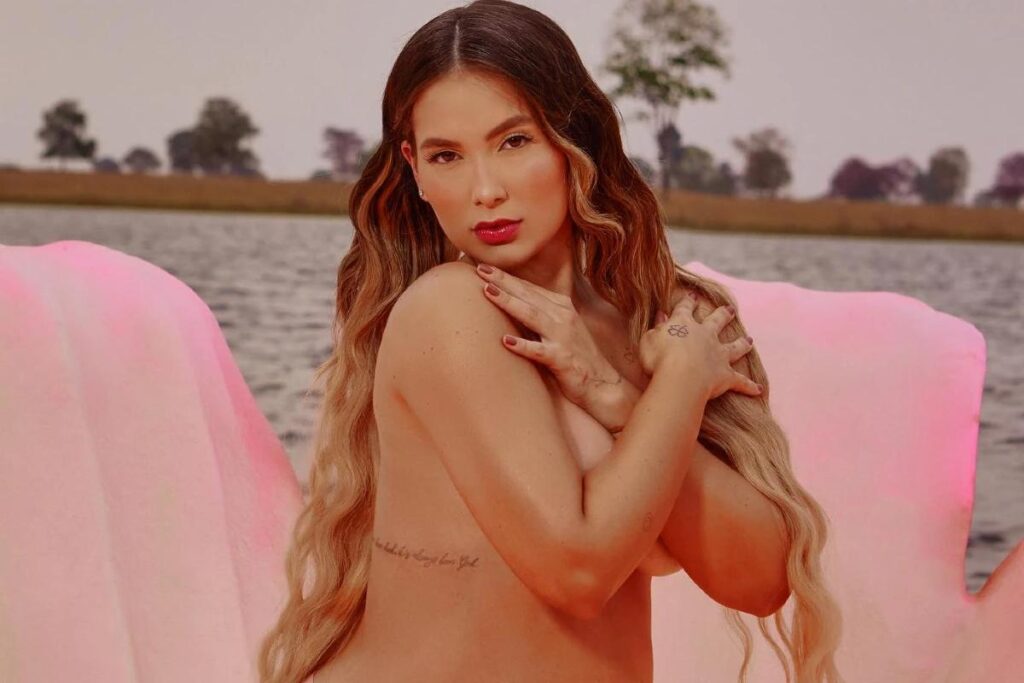 Virginia posta foto da filha récem-nascida sorrindo