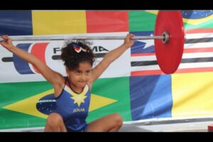 Menina viraliza ao fazer vídeos sobre crossfit