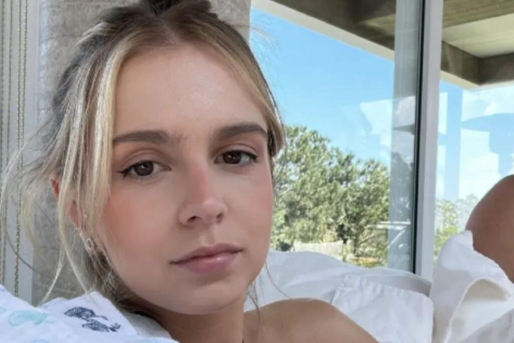 Isabella Scherer amamentando os bebês