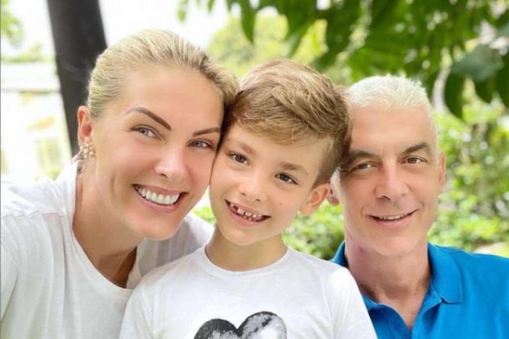 Ana Hickmann compartilha fotos do batizado do sobrinho