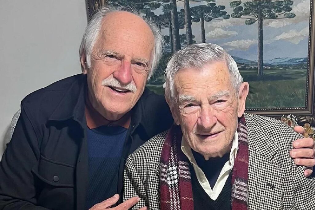 Ary Fontoura junto de seus irmãos