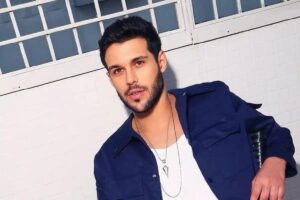 Rodrigo Mussi passa por cirurgia nos olhos e comemora resultado