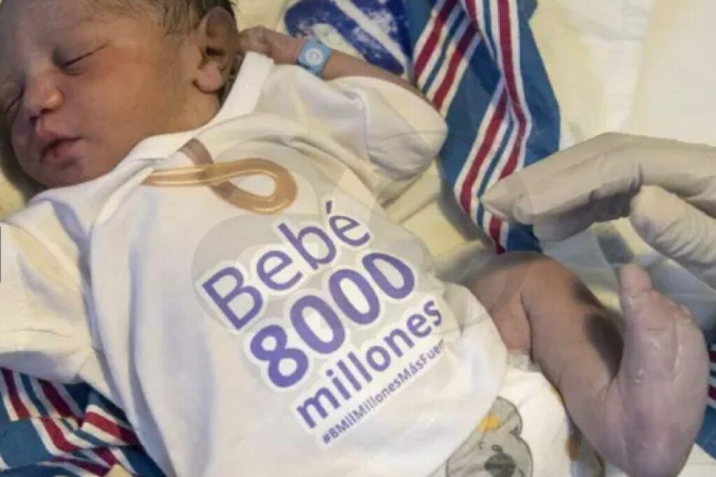 Bebê que atingiu o marco de oito bilhões de pessoas