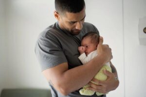 “Eu odeio o nome da minha filha” diz pai que já mudou o nome da bebê, mas que ainda se arrepende