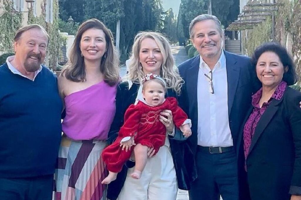 Karin Roepke ao lado da família em viagem