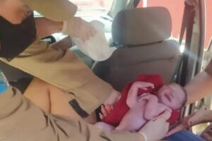 Bebê nasceu dentro do carro