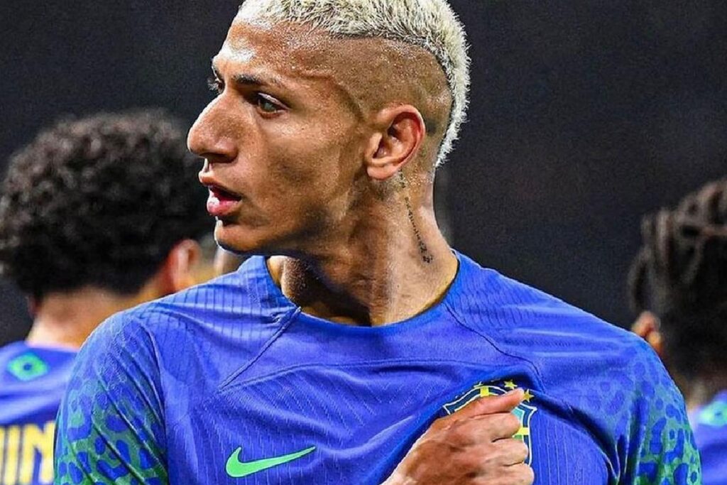 Família de Richarlison comemora escalação do jogador para a Copa do Mundo