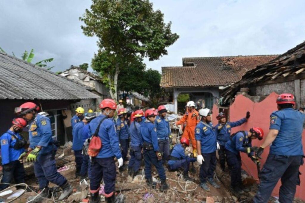 O menino ficou 2 dias embaixo de escombros