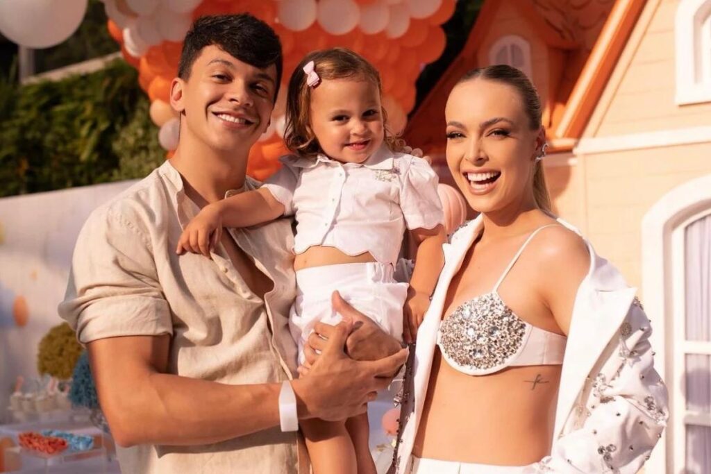 Tata Estaniecki anuncia segunda gravidez com Júlio Cocielo