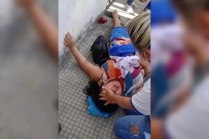 A mãe e os dois filhos foram levados até a Maternidade Escola Assis Chateaubriand, também em Fortaleza