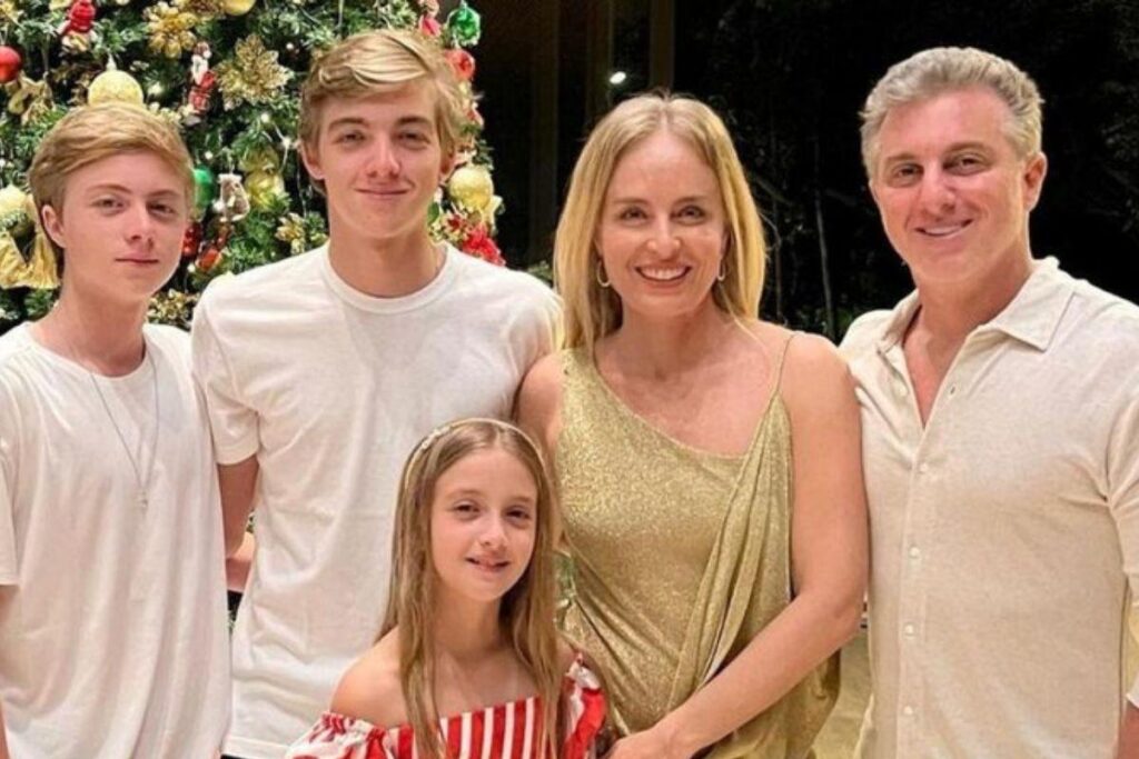 Angélica surgiu ao lado de sua sobrinha neta