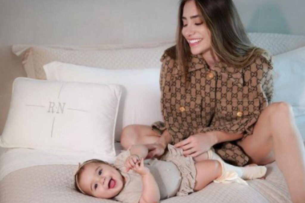 A médica comemorou a alta hospitalar da filha de 1 ano