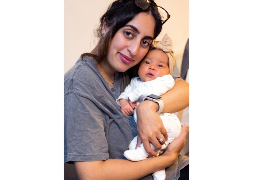 Mulher tem parto sozinha dentro de um táxi sozinha