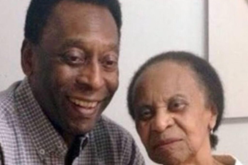 Pelé ao lado de um dos filhos, Edinho