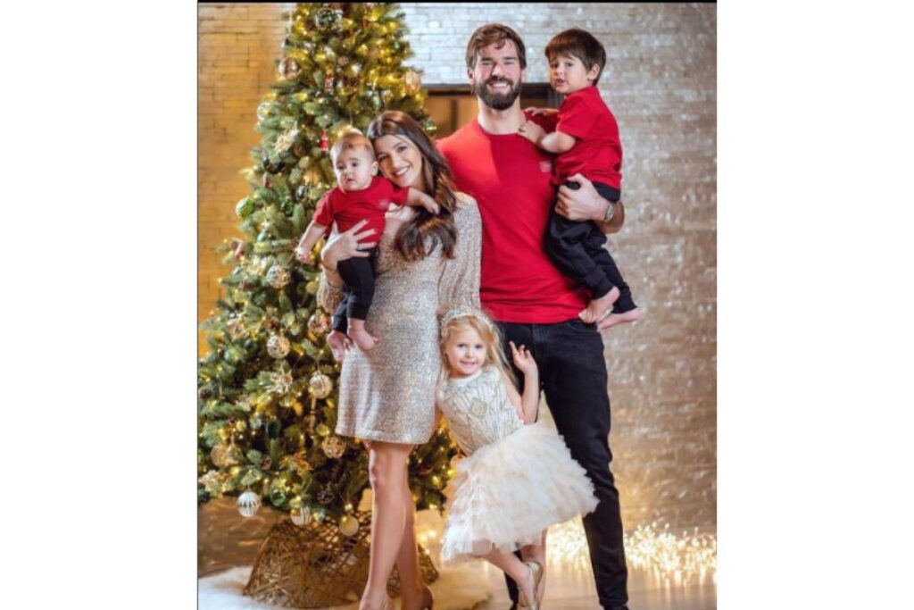 Natalia Becker compartilha registro da viagem para o Catar para a Copa do Mundo