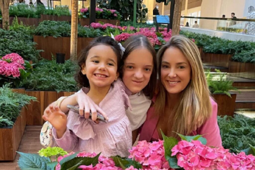 Ticiane Pinheiro compartilha momento lindo ao lado da filha