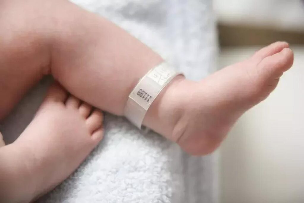 Juiza espanhola troca nome de bebê no registro civil sem consultar a família da criança: “inadequado”