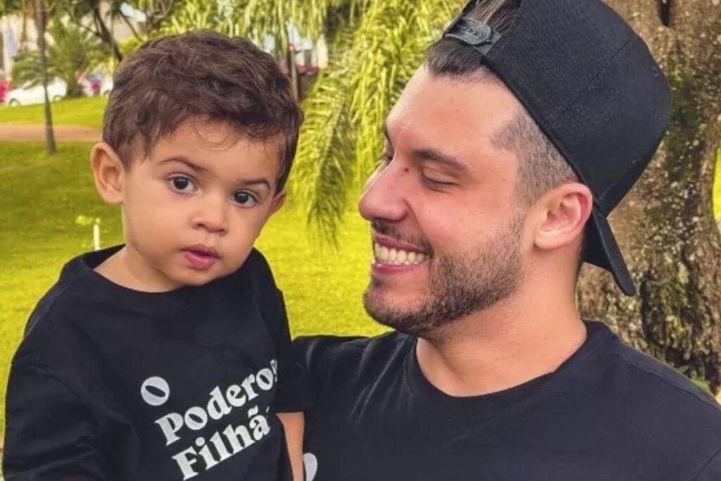 Léo apareceu sorrindo em um novo registro